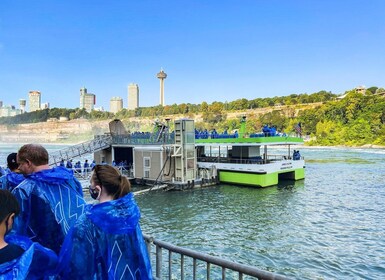 Niagara Falls, NY : Demoiselle du bateau brumeux et chutes Visites touristi...