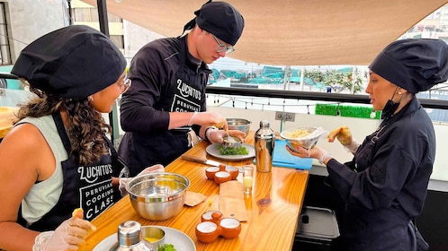 Lima : Cours de cuisine péruvienne - Ceviche, Causa et Pisco Sour