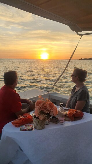Picture 2 for Activity Cadiz Bay: Sunset boat tour "Fall in Love"