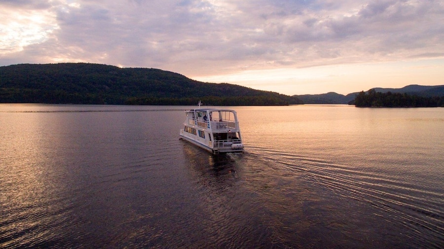 Mont-Tremblant: Guided Scenic Lake Cruise