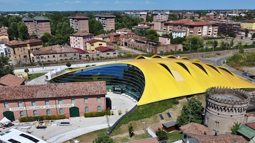 Au départ de Bologne : Enzo Ferrari Experience à Modène avec déjeuner