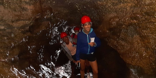 Isola di Terceira: Tour di mezza giornata in furgone alle grotte