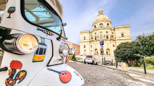 Lisbon tour Oldtown & Viewpoints on a tuktuk!