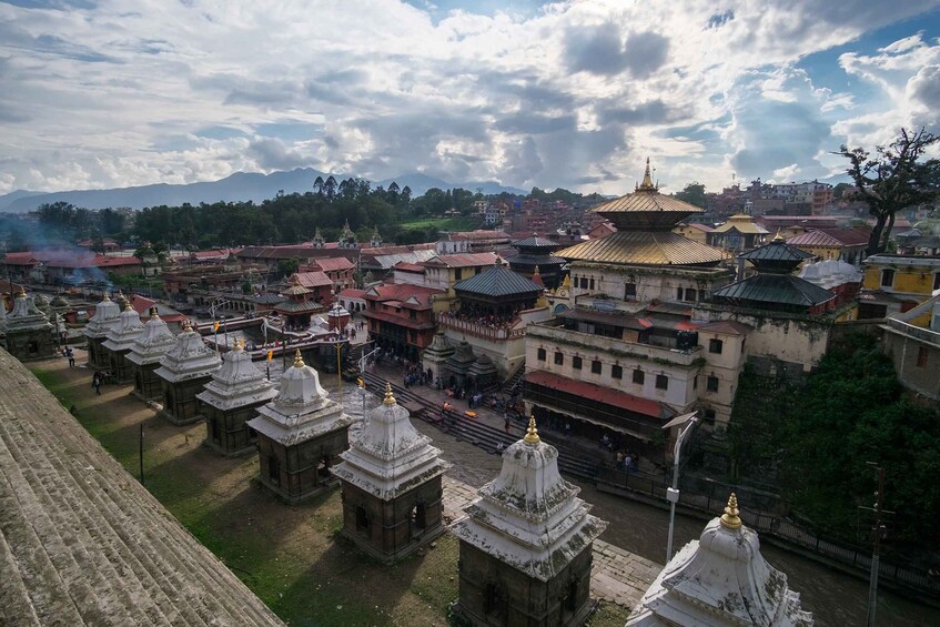 Picture 2 for Activity Kathmandu: Pashupatinath Temple Aarti Night Tour