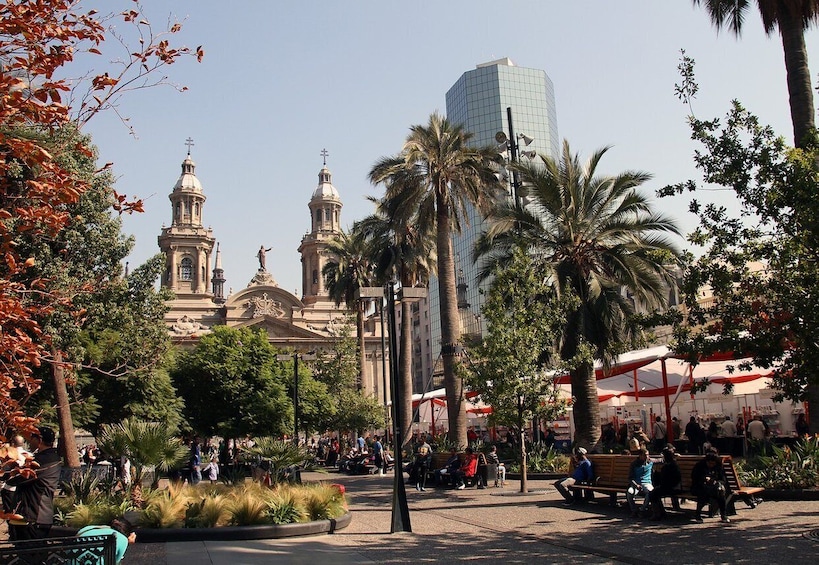 Picture 4 for Activity Santiago: Guided Full-Day Walking Tour with a Chilean Lunch