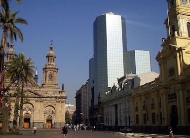 Santiago: Geführte Ganztagestour zu Fuß mit einem chilenischen Mittagessen