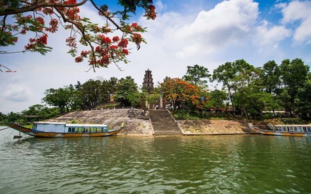 Hue: Barco Dragón, Río Perfume, Tumbas Reales, Pagoda Thien Mu