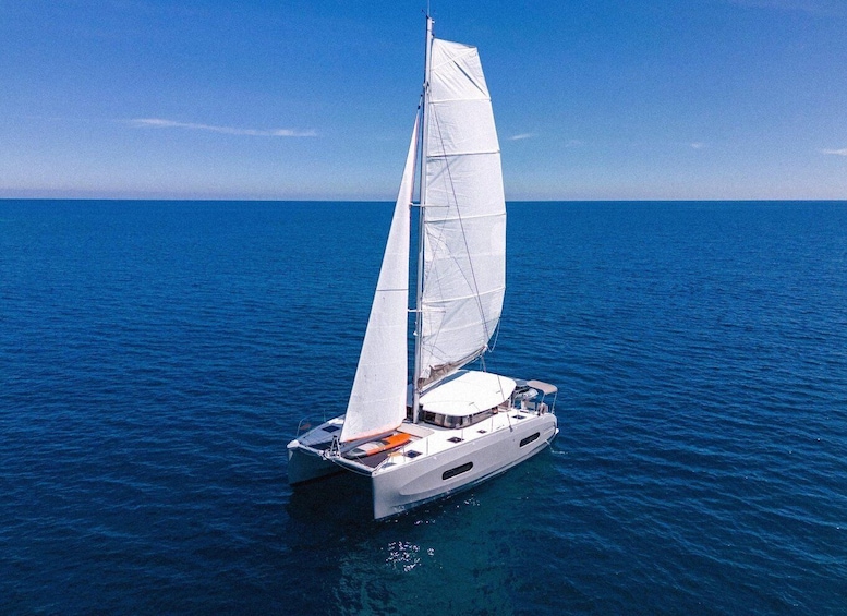 Heraklion: Private Catamaran Dia, Sunset & Appetizers Cruise