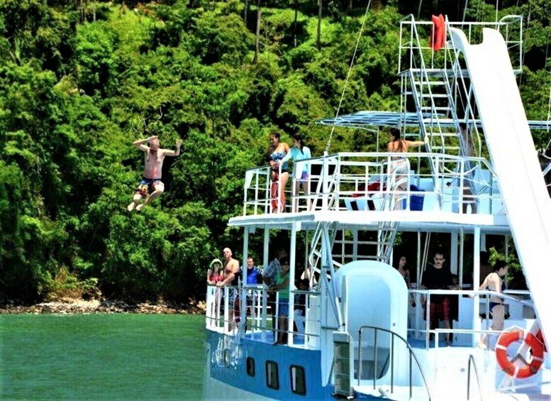 Picture 3 for Activity Manuel Antonio: Catamaran Cruise to Biesanz Bay with Lunch