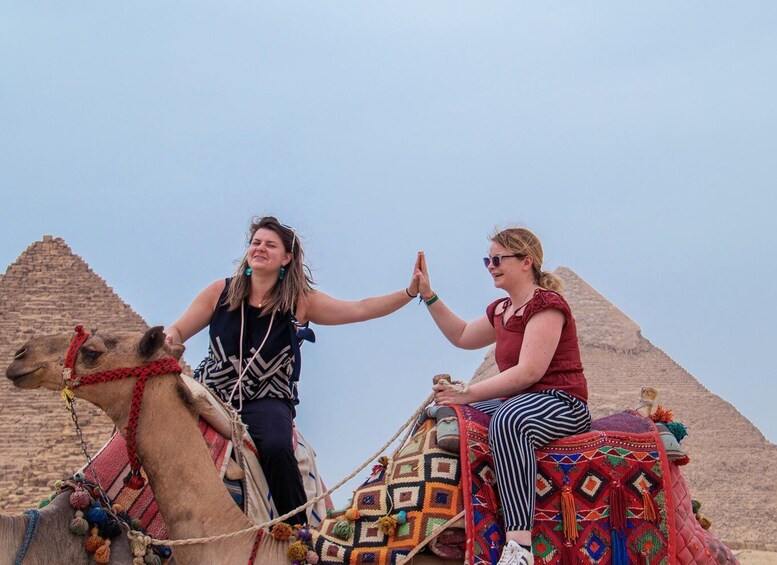 Giza: Female Guided Pyramids and Egyptian Museum Tour