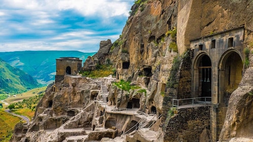 En dagstur Birjomi Vardzia och Rabat med en guide