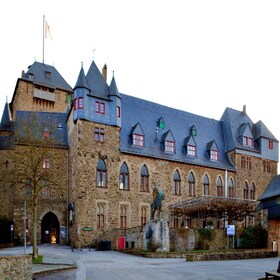 Ab Köln: Privater Ausflug zum Schloss Burg und Schloss Benrath
