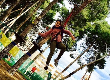 Salou: Experiencia de tirolina Bosc Aventura Salou