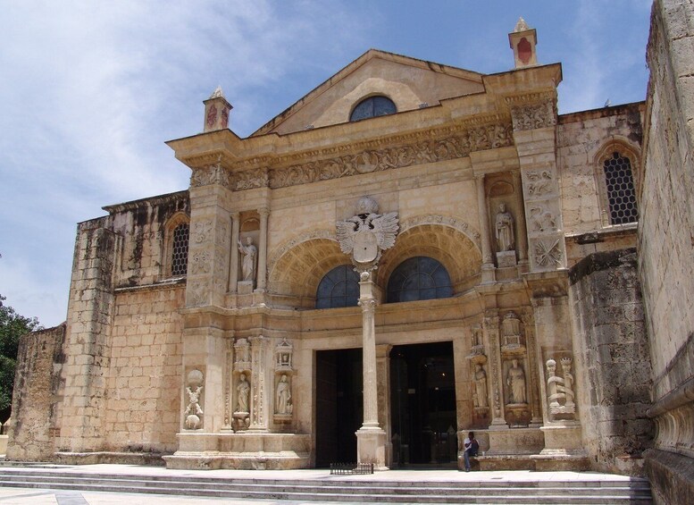 Picture 2 for Activity Santo Domingo: Guided City Walking Tour