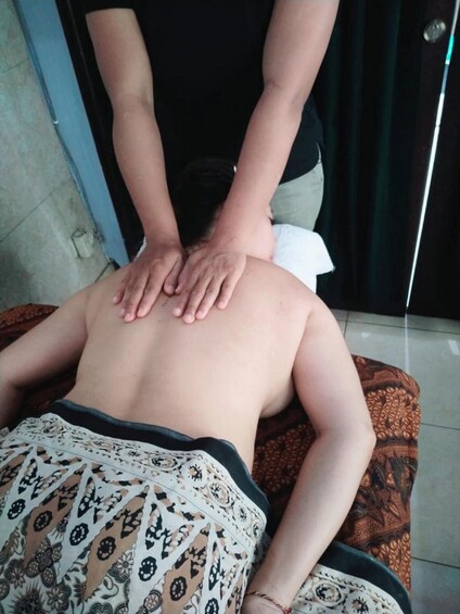 Picture 8 for Activity Aromatherapy Massage Sensation With Home Services