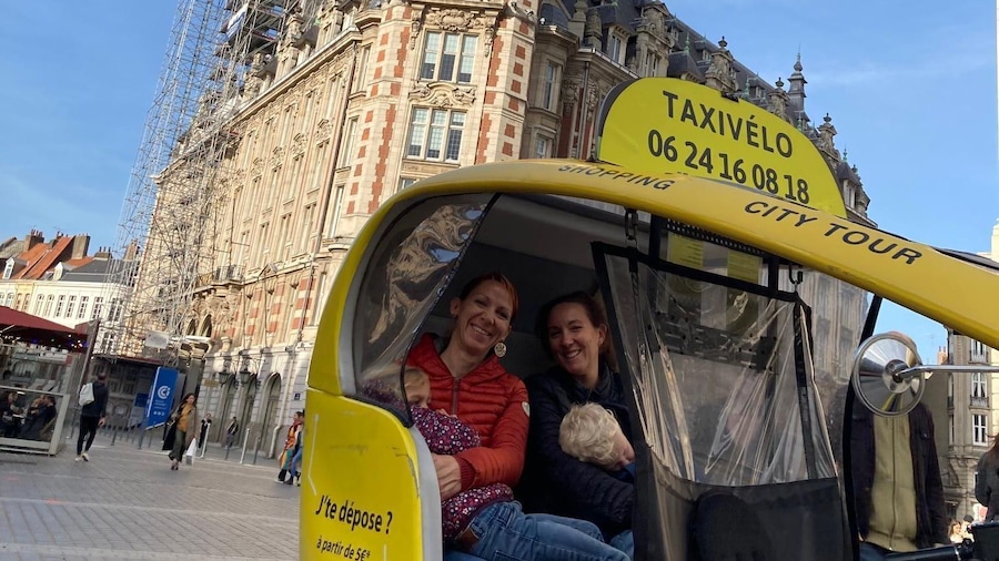 Private guided tour by electric bike taxi