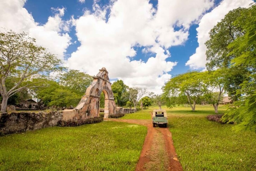 Picture 14 for Activity Private Tour Uxmal vintage Land Rover safari & Mayan brunch