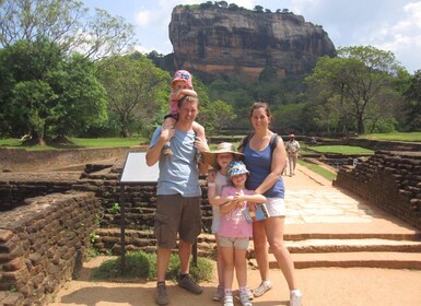 Colombo: Sigiriya, Dambulla, Kandy, Pinnawala 2 Day Tour