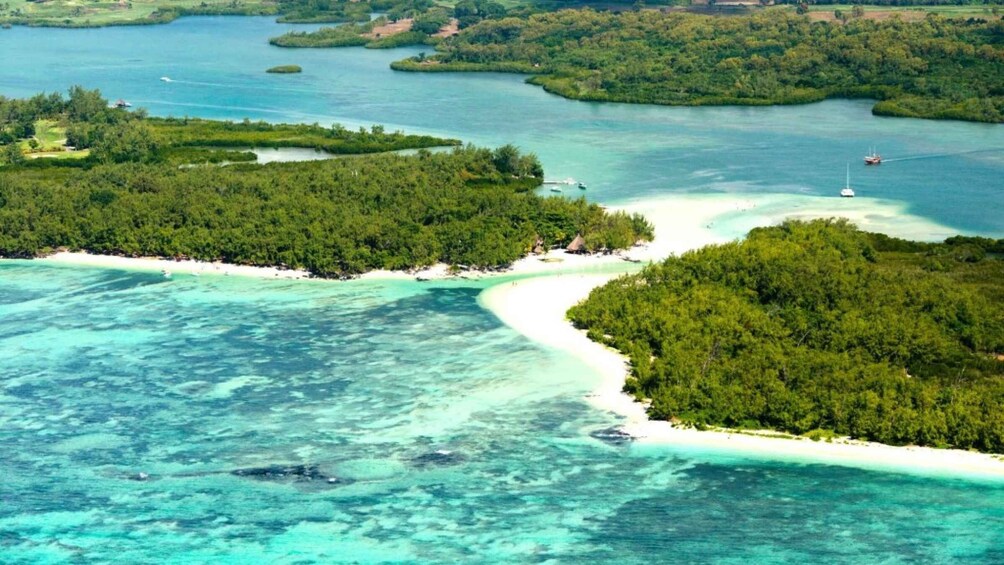 Picture 3 for Activity Speed boat to Ile aux Cerfs: Full day incl Lunch & Transfer