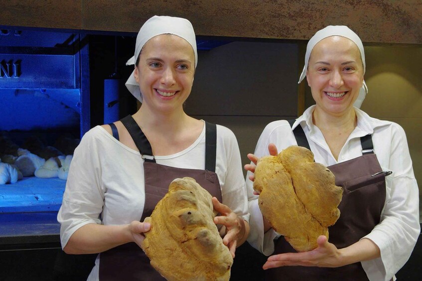 Matera: traditional bread workshop. Do your loaf of bread!