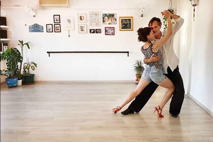 Barcelona: Rooftop Tango Lesson with Drinks and Videos