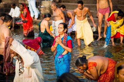 Varanasi. Sunrise & Morning Down Town. Walking Tour