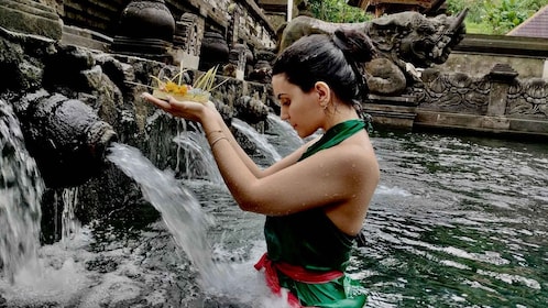 Tirta Empul: recorrido por el templo con limpieza espiritual opcional