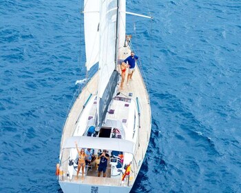 Barcelona: Luxury Yacht Private Sailing Tour