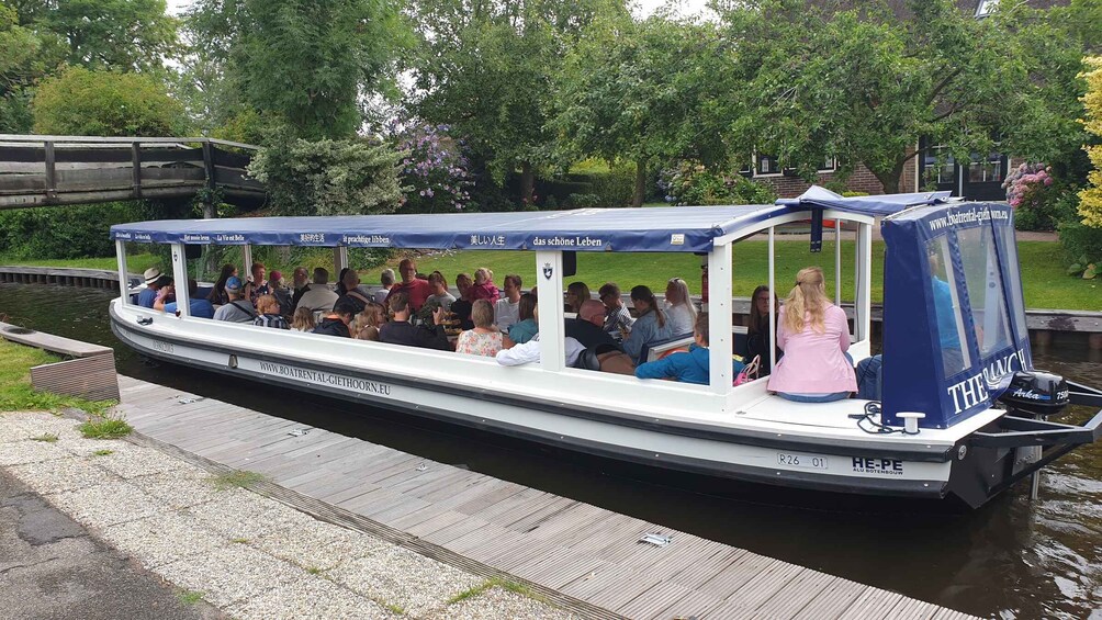 Picture 1 for Activity Giethoorn: 1 Hour Luxury Private Boat Tour with Local Guide