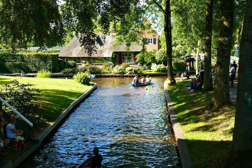 Picture 2 for Activity Giethoorn: Luxury Private Boat Tour with Local Guide