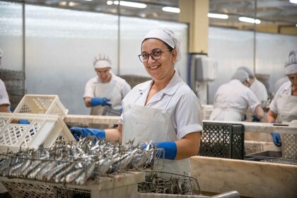 Matosinhos: Conservas Pinhais Factory Tour