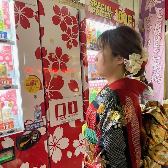 Picture 1 for Activity Guided Tour of Walking and Photography in Asakusa in kimono