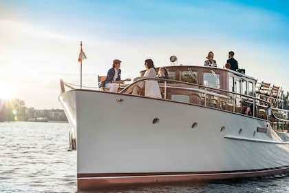 Berlin: Flagship Boat Sightseeing on Electric Motor Yacht