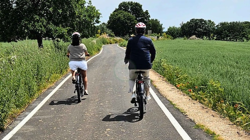 Matera: E-Bike Tour with Sassi Views at Sunrise