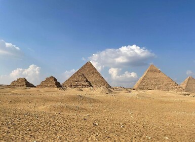 Female Guide To Pyramids of Giza, Egyptian Museum and Bazaar