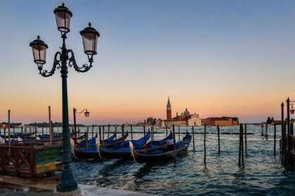 Venise : Promenade en gondole dans le bassin de Saint-Marc