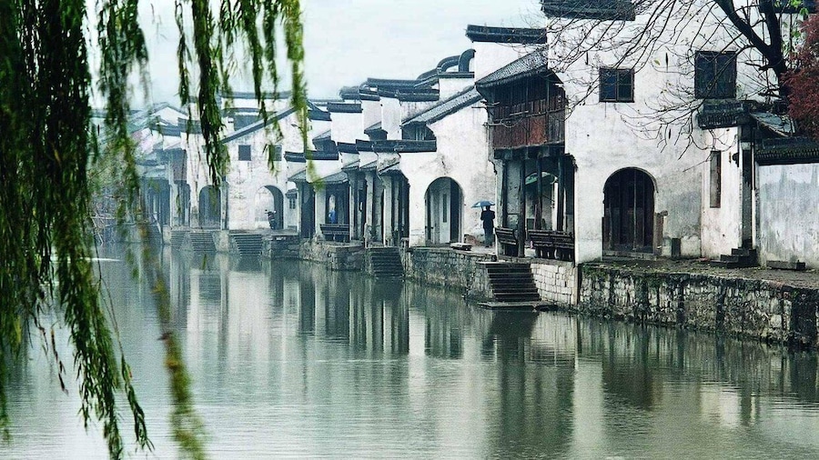 Suzhou: Gardens and Tongli or Zhouzhuang Water Town