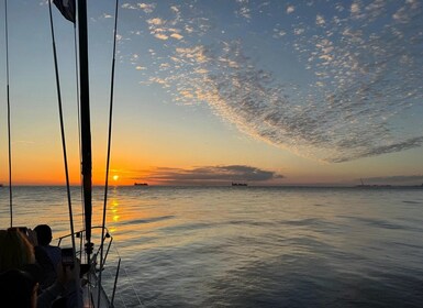 Porto: Exclusive Charming Sailboat Sunset