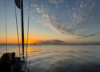 Porto: Exclusive Charming Sailboat Sunset