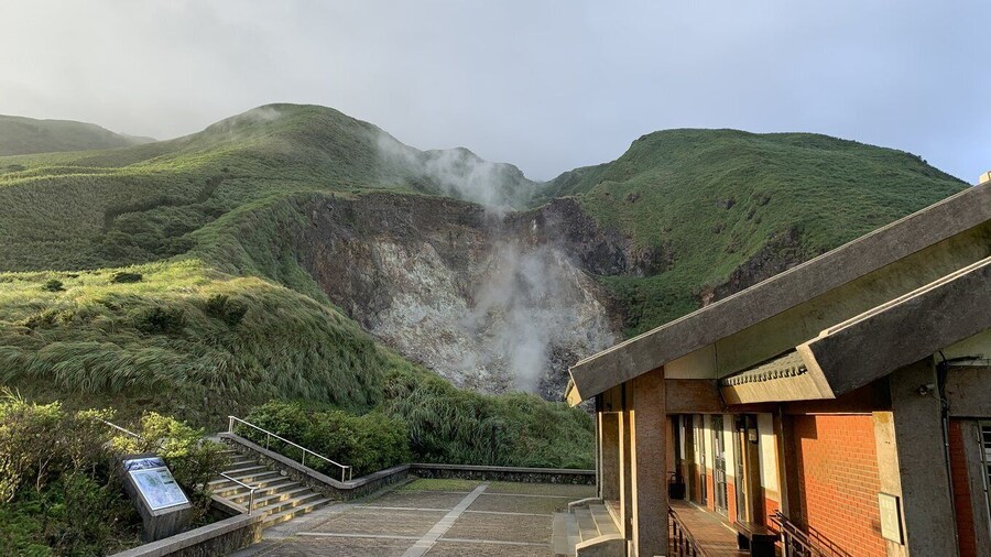 From Taipei: Private Yangmingshan Volcano and Nature Tour