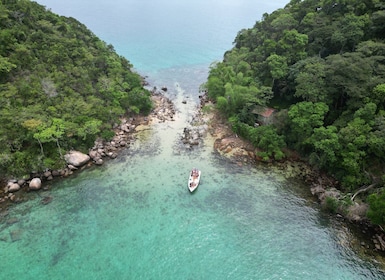 Ilha Grande: 6-Hour Speedboat Tour to Blue and Green Lagoons