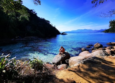 Ilha Grande: 6-Hour Speedboat Tour to Blue and Green Lagoons