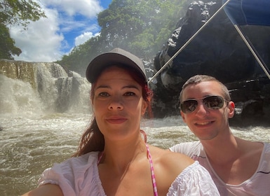 Trou d'Eau Douce: Ile Aux Cerfs Speedboat Tour with Lunch