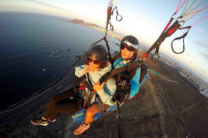 Las Palmas: Paragliding Tandemflug mit Fluglehrer