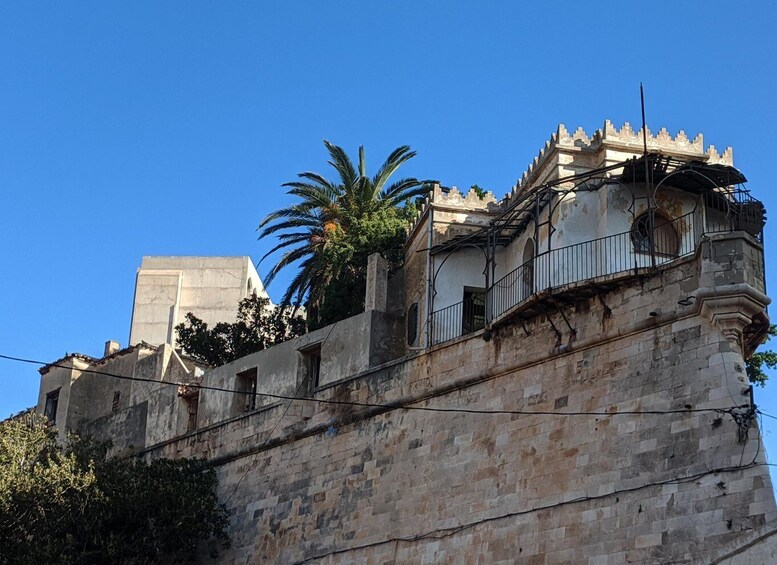 Oran: Walking tour through the old town and the French town.