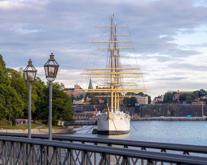 Picture 7 for Activity Golden hour photo walk in the heart of Stockholm