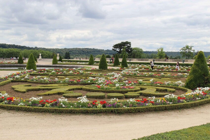 Picture 4 for Activity Versailles: Garden Private Guided Tour & Palace Entry Ticket