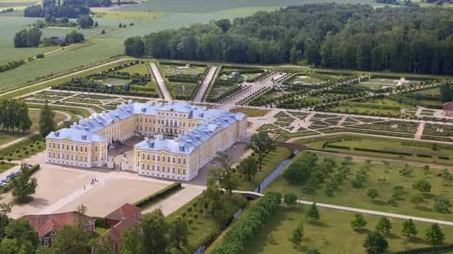 Private Castle tour from Riga:Rundale, Bauska+Hill of Cross