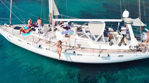 Kos: Private - Full-Day Sailing with Meal, Drinks, Swim