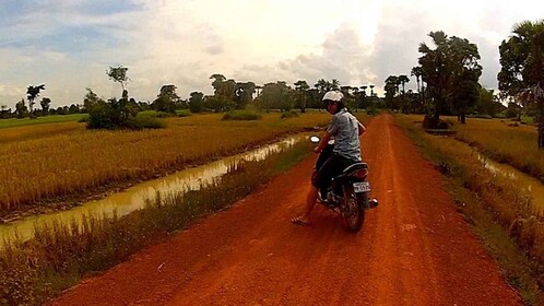 Siem Reap: 6-Hour Easy Rider Motorbike Tour